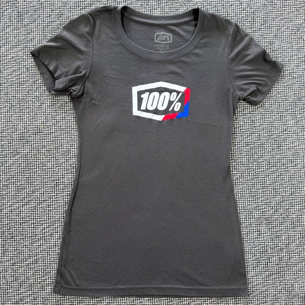100% Womens Graphic T-Shirt Charcoal Gray Slim Fit Short Sleeve Small Logo Tee